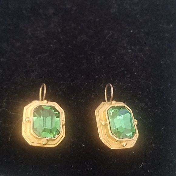 Vintage Faux Gold and Emerald Earrings - Picture 4 of 6